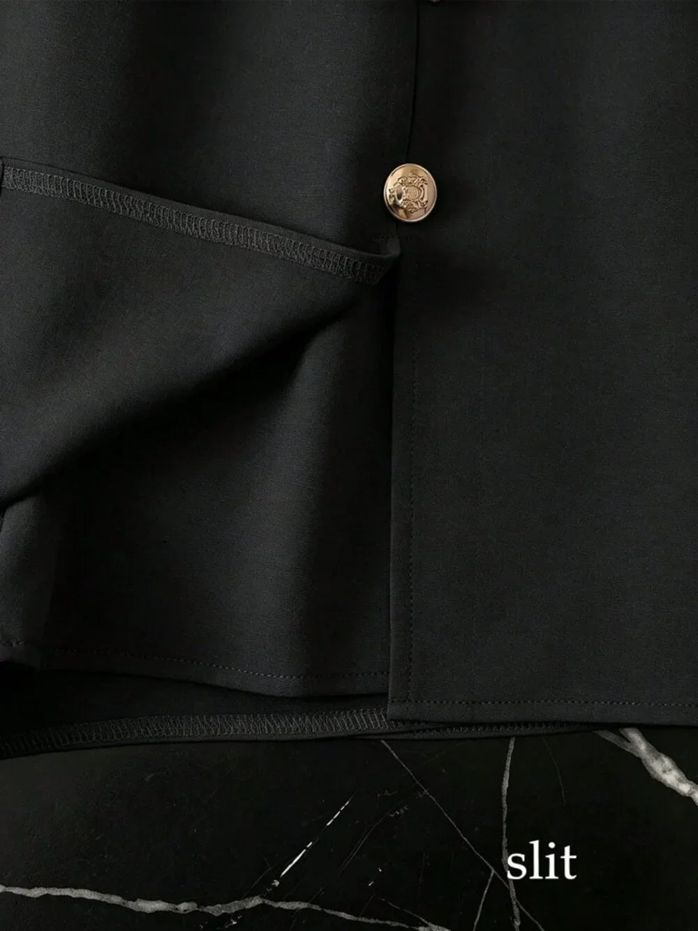 Black Casual Women's Metal Button Decor Split Hem Shorts